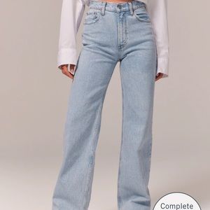 NWT Abercrombie High Rise 90s Relaxed Jeans (short)
